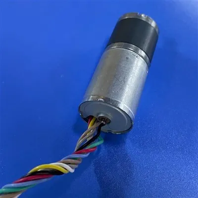 Membersihkan Motor Robot